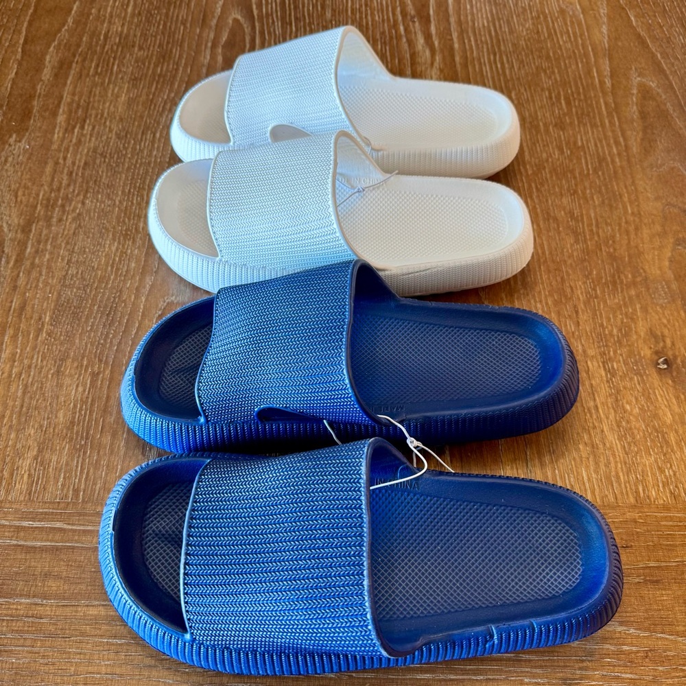 1 set of 2 pairs molded pool slides 1 blue & 1 white 9 - Picture 2 of 8